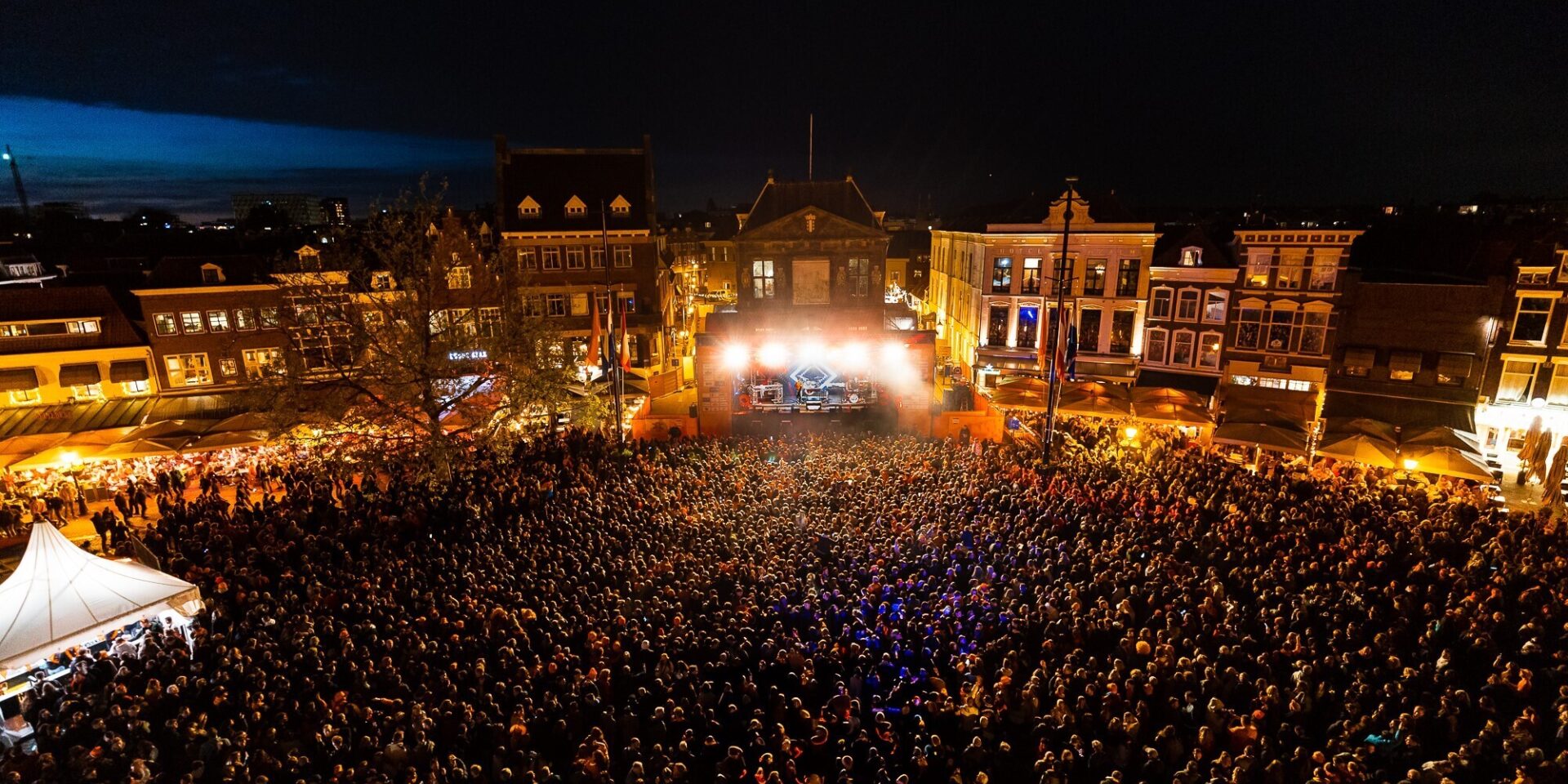 Gouda kleurt opnieuw oranje tijdens Koningsnacht en Koningsdag